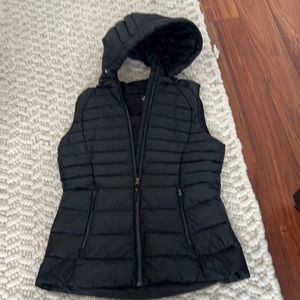 Lululemon puffer vest with removable hood 12 black